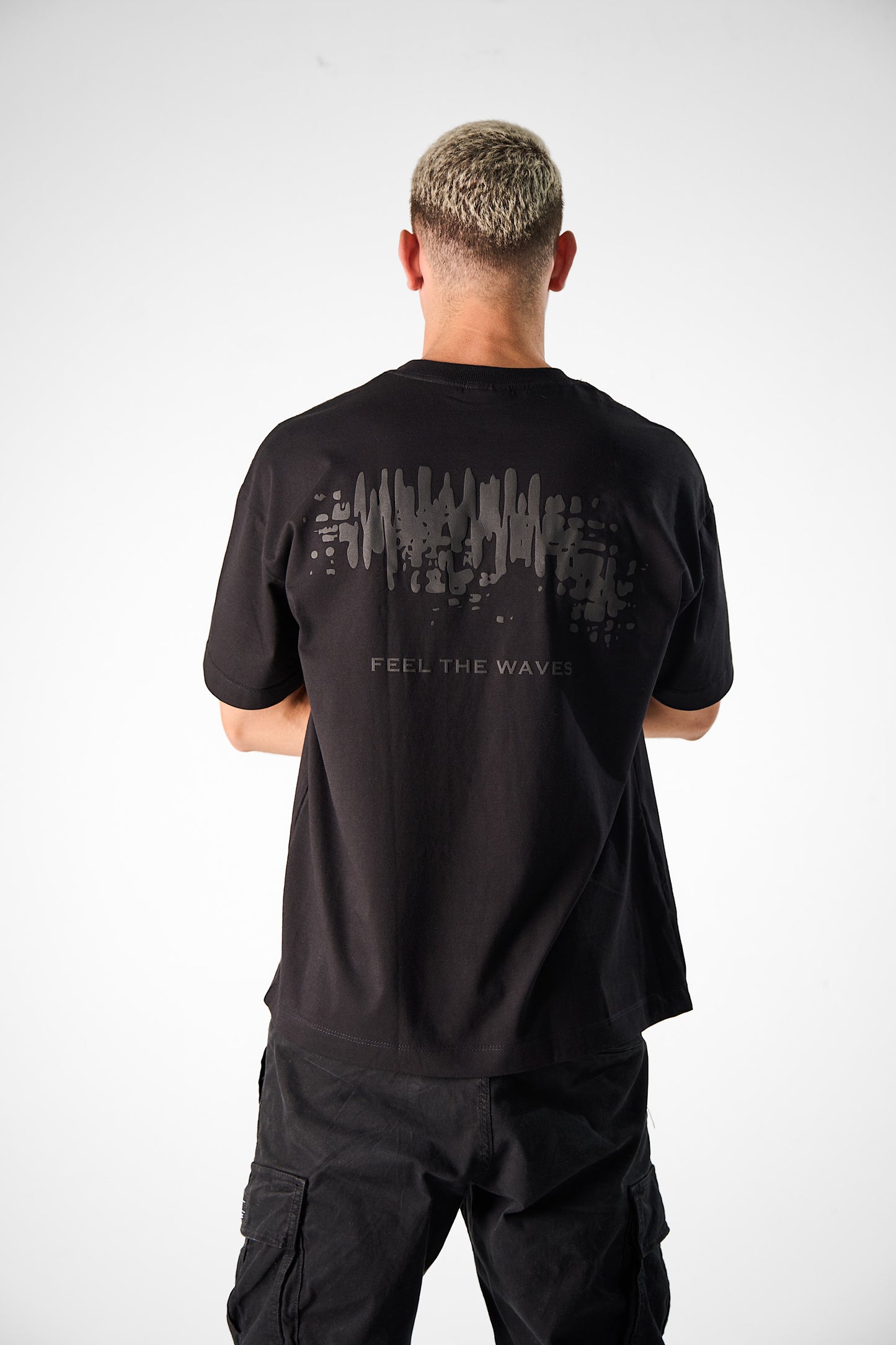 Feel the Waves Tee - Black